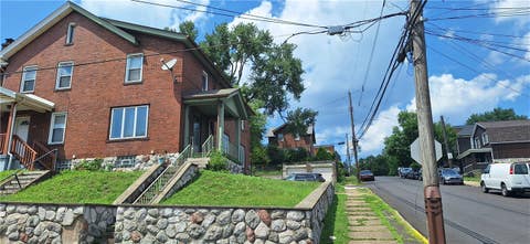 Townhouse For Sale - 549 Howard St<br/> E Pittsburgh, PA 15112