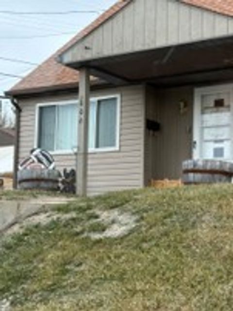Photo of 1406 Pike St, Mckeesport, PA 15133 (MLS # 1745787)