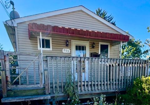 Photo of 315 W Miller Ave, Homestead, PA 15120 (MLS # 1735531)