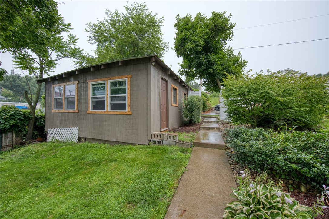 Lincoln Place, Pennsylvania 15207, United States, 3 Bedrooms Bedrooms, ,2 BathroomsBathrooms,Residential,Contingent,175569