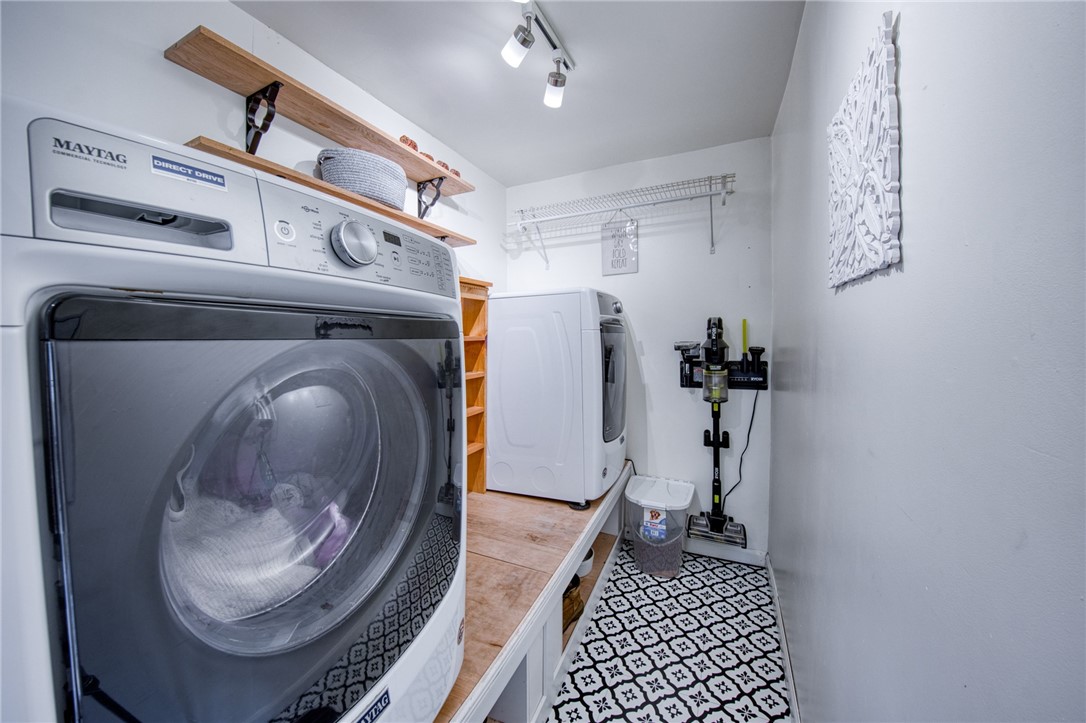 Lincoln Place, Pennsylvania 15207, United States, 3 Bedrooms Bedrooms, ,2 BathroomsBathrooms,Residential,Contingent,175569