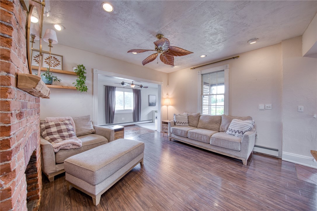 Lincoln Place, Pennsylvania 15207, United States, 3 Bedrooms Bedrooms, ,2 BathroomsBathrooms,Residential,Contingent,175569