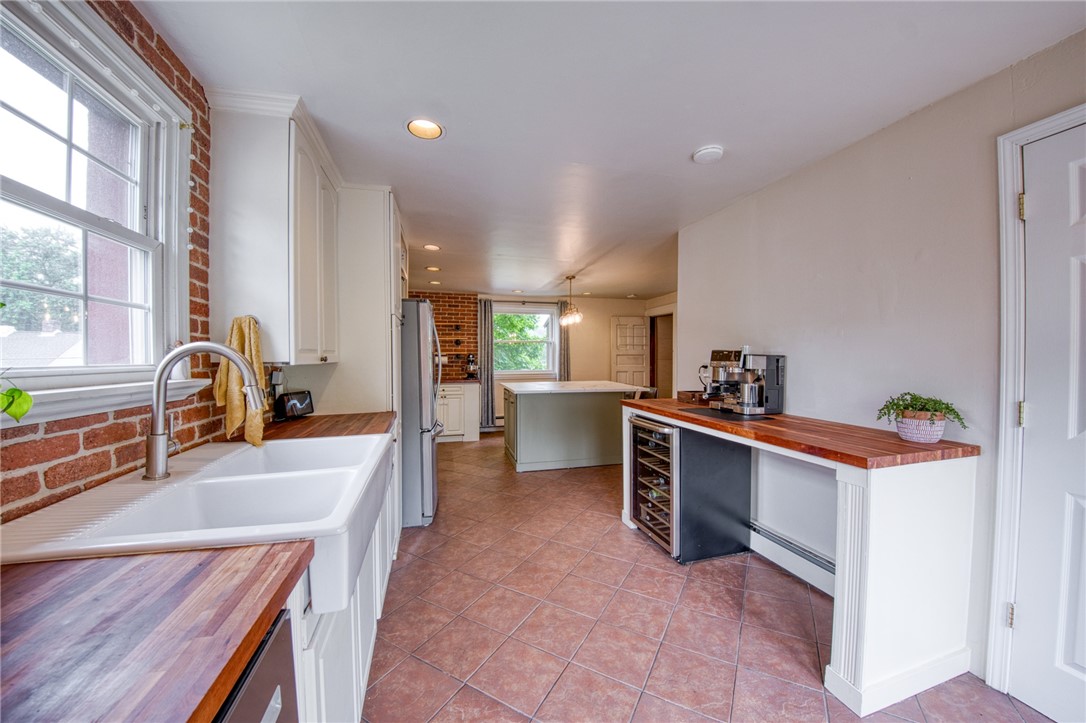 Lincoln Place, Pennsylvania 15207, United States, 3 Bedrooms Bedrooms, ,2 BathroomsBathrooms,Residential,Contingent,175569