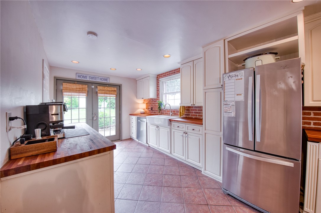 Lincoln Place, Pennsylvania 15207, United States, 3 Bedrooms Bedrooms, ,2 BathroomsBathrooms,Residential,Contingent,175569