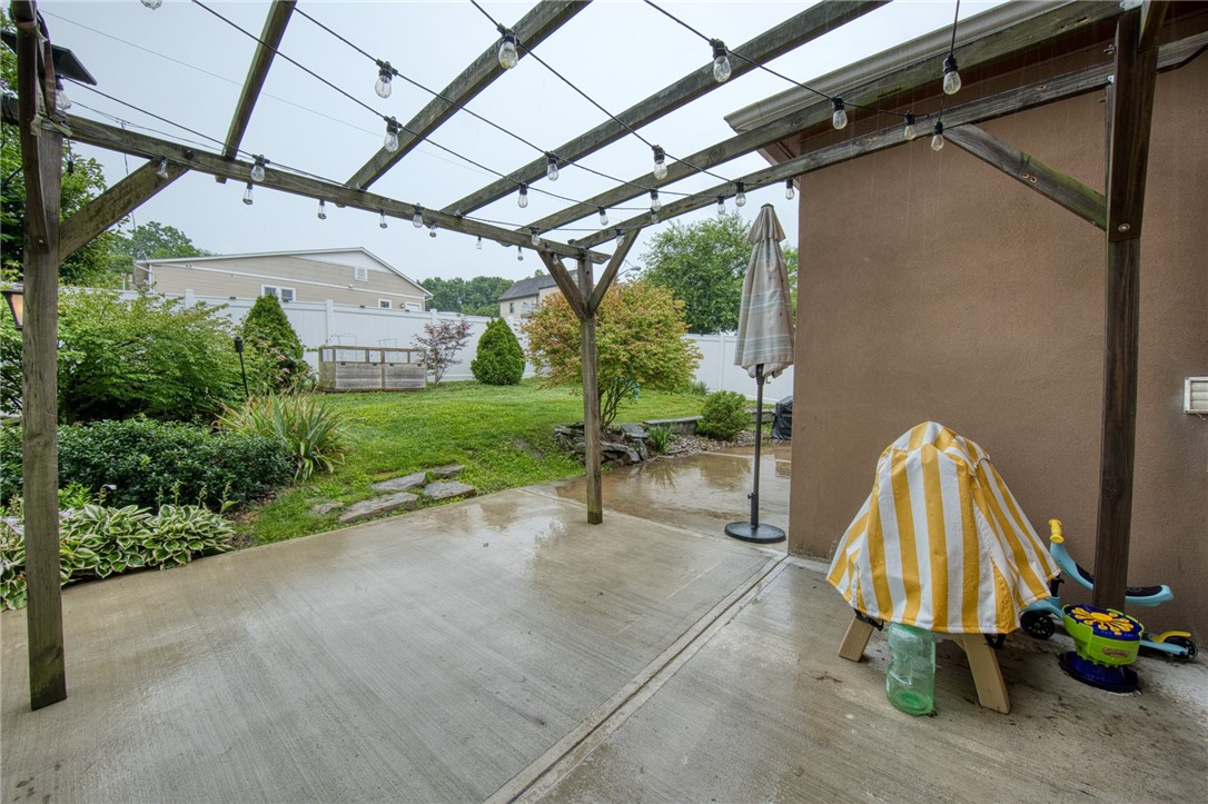 Lincoln Place, Pennsylvania 15207, United States, 3 Bedrooms Bedrooms, ,2 BathroomsBathrooms,Residential,Contingent,175569