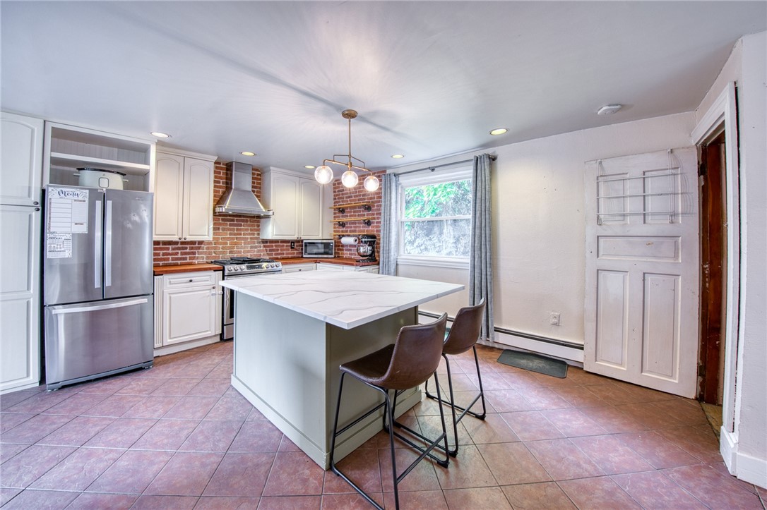 Lincoln Place, Pennsylvania 15207, United States, 3 Bedrooms Bedrooms, ,2 BathroomsBathrooms,Residential,Contingent,175569