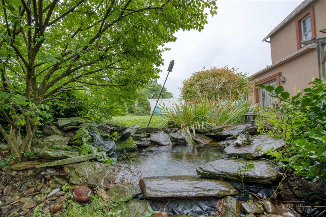 Lincoln Place, Pennsylvania 15207, United States, 3 Bedrooms Bedrooms, ,2 BathroomsBathrooms,Residential,Contingent,175569