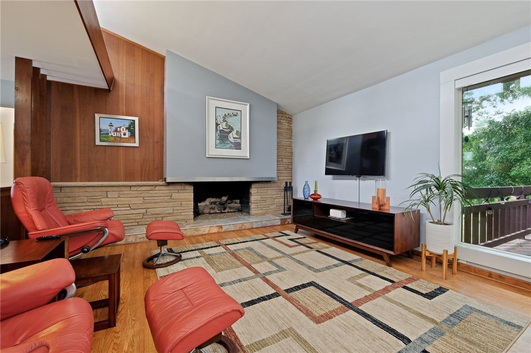 2349 James Dr