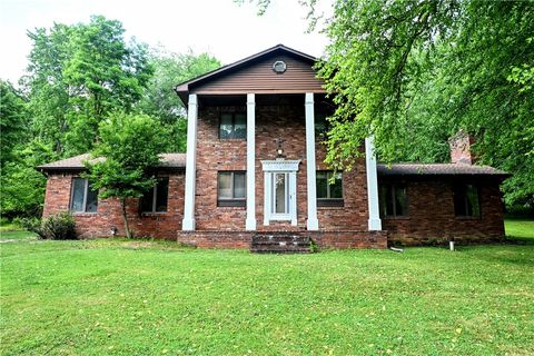 Photo of 711 Dutch Hill Rd, Oakdale, PA 15071 (MLS # 1759772)