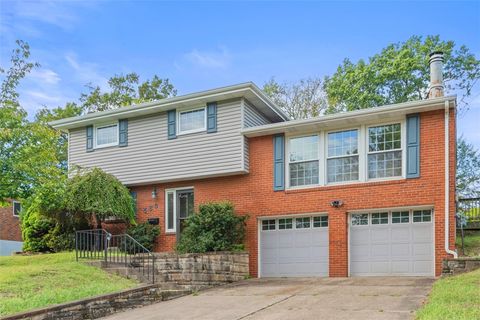Photo of 586 Galway Dr., Bethel Park, PA 15102 (MLS # 1728825)