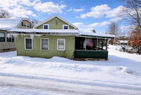 Photo of 36111 Beechwood Ave, Union City, PA 16438 (MLS # 1735052)