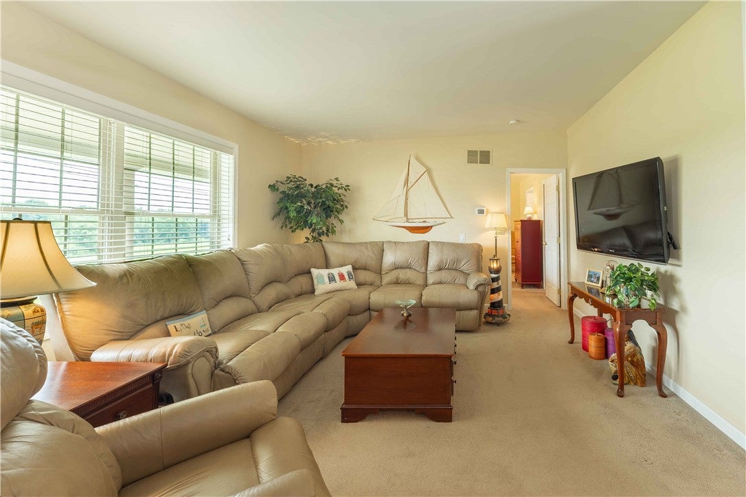 979 Latonka Dr