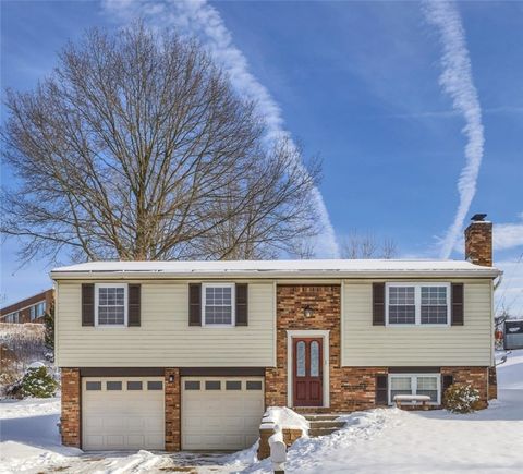 Photo of 739 Bar Harbor Dr, Pittsburgh, PA 15239 (MLS # 1738093)