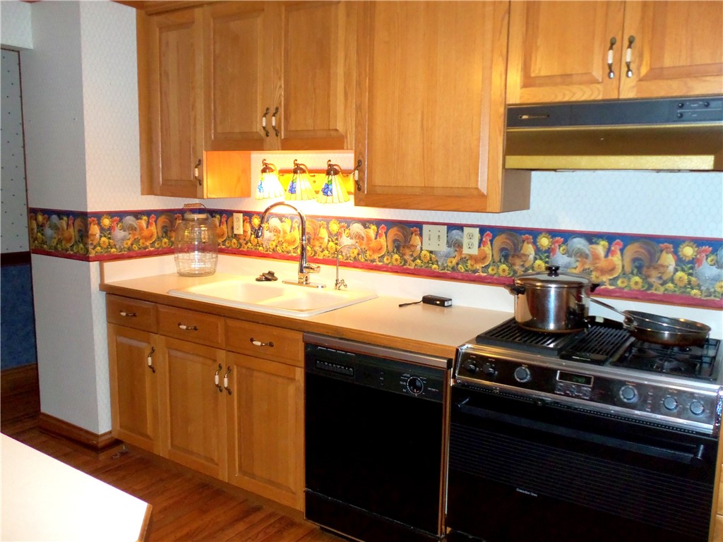 Peters Twp, Pennsylvania 15317, United States, 3 Bedrooms Bedrooms, ,3 BathroomsBathrooms,Residential,Pending,192641