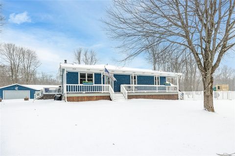 Photo of 415 Irishtown Rd, Grove City, PA 16127 (MLS # 1735582)