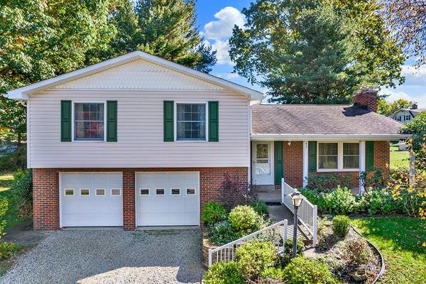 617 WOODBURN LN, GREENSBURG, PA 15601 - Image 6e8a0077a0b651fbb94e84a0e2a2ac79/4277962294
