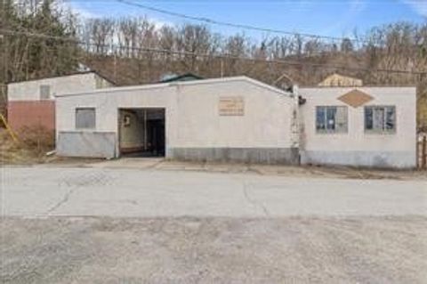 Photo of 84 Dawn Avenue, Pittsburgh, PA 15226 (MLS # 1746922)