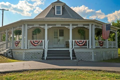 Photo of 232 N Main St, Cambridge Springs, PA 16403 (MLS # 1745666)