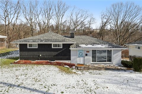 Photo of 2785 Hastings Dr, New Kensington, PA 15068 (MLS # 1734945)