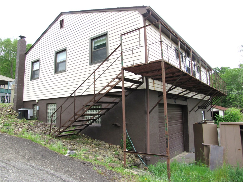 105 Ecker Ln