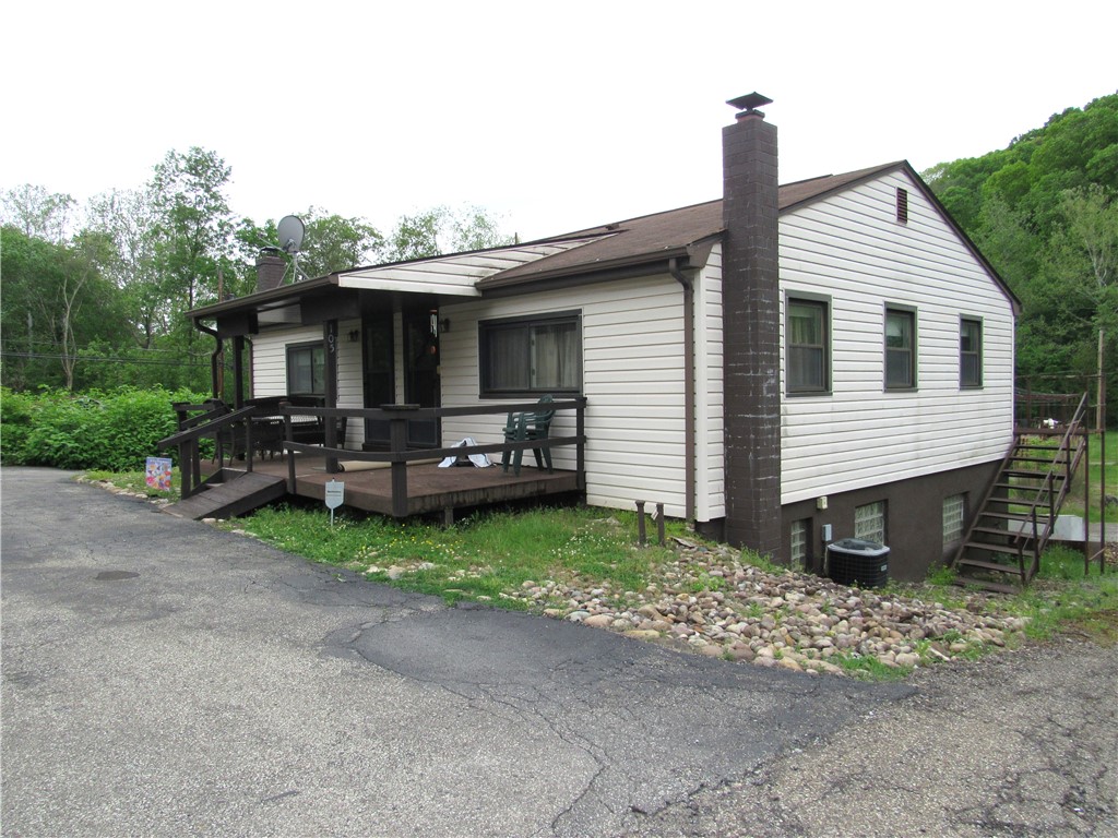 105 Ecker Ln