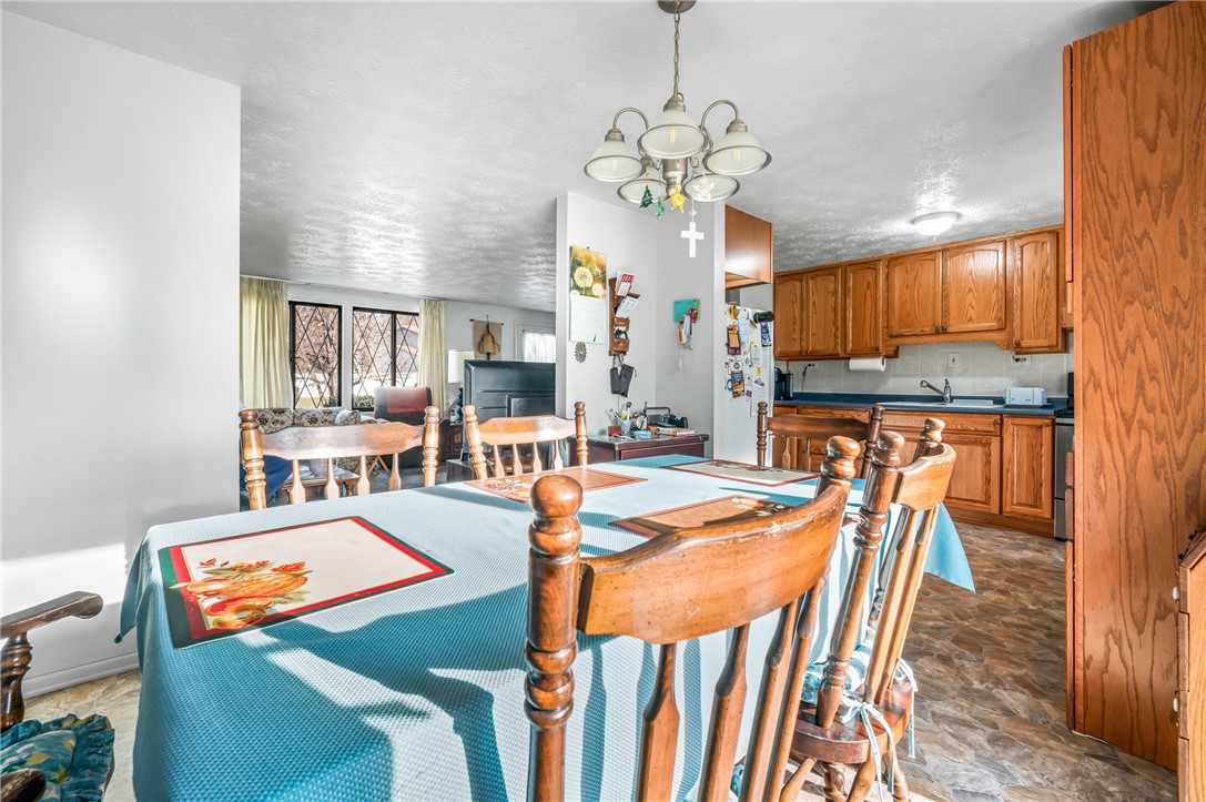 West Middlesex Boro, Pennsylvania 16159, United States, 3 Bedrooms Bedrooms, ,1 BathroomBathrooms,Residential,Contingent,23767