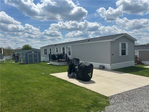 Photo of 406 Husky Dr, Sarver, PA 16055 (MLS # 1750353)