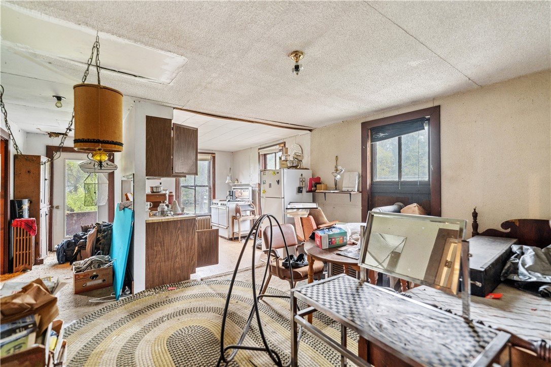 Amwell, Pennsylvania 15301, United States, 3 Bedrooms Bedrooms, ,2 BathroomsBathrooms,Residential,Active,221319