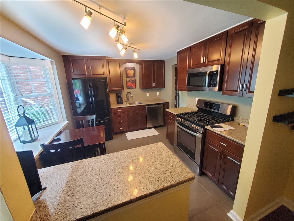23 Hiland Valley Dr