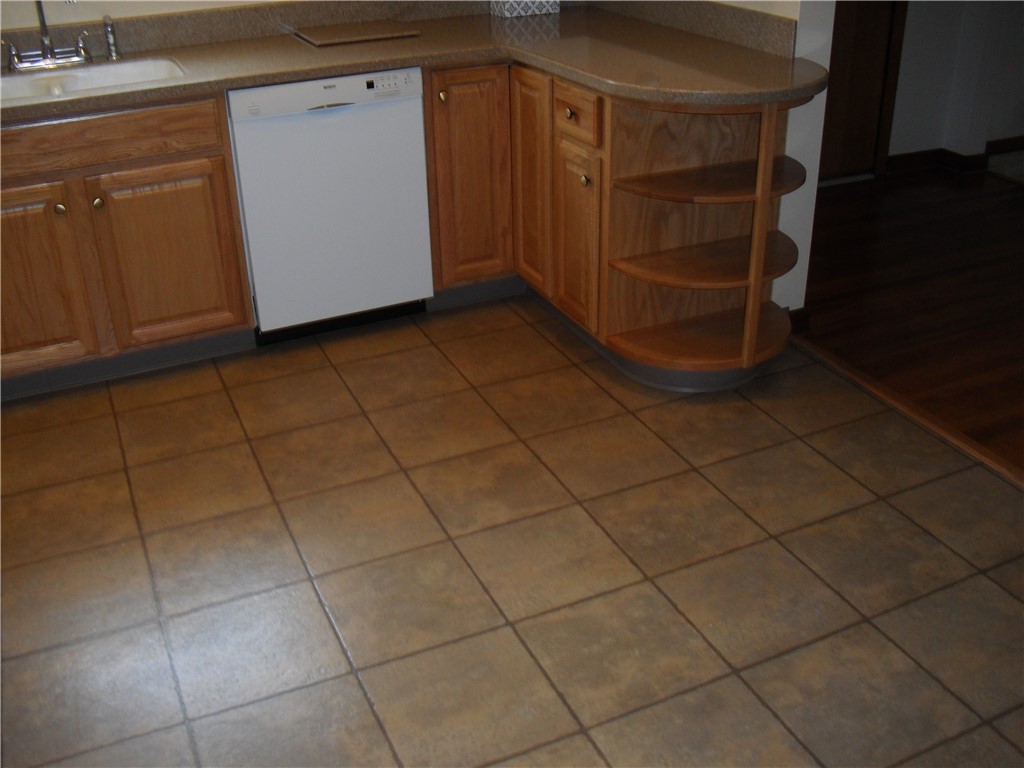 Canonsburg, Pennsylvania 15317, United States, 2 Bedrooms Bedrooms, ,2 BathroomsBathrooms,Residential,Active,212022