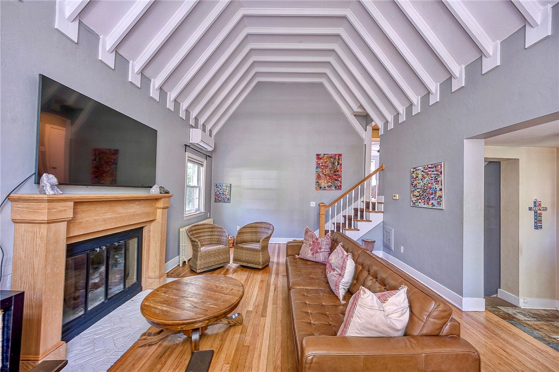 165 W Hutchinson Ave