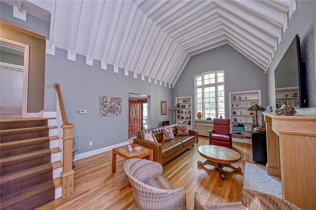 165 W Hutchinson Ave