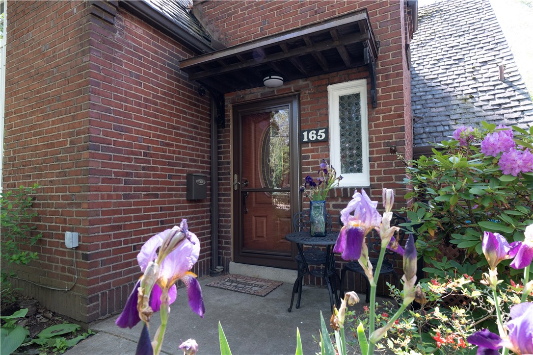 165 W Hutchinson Ave