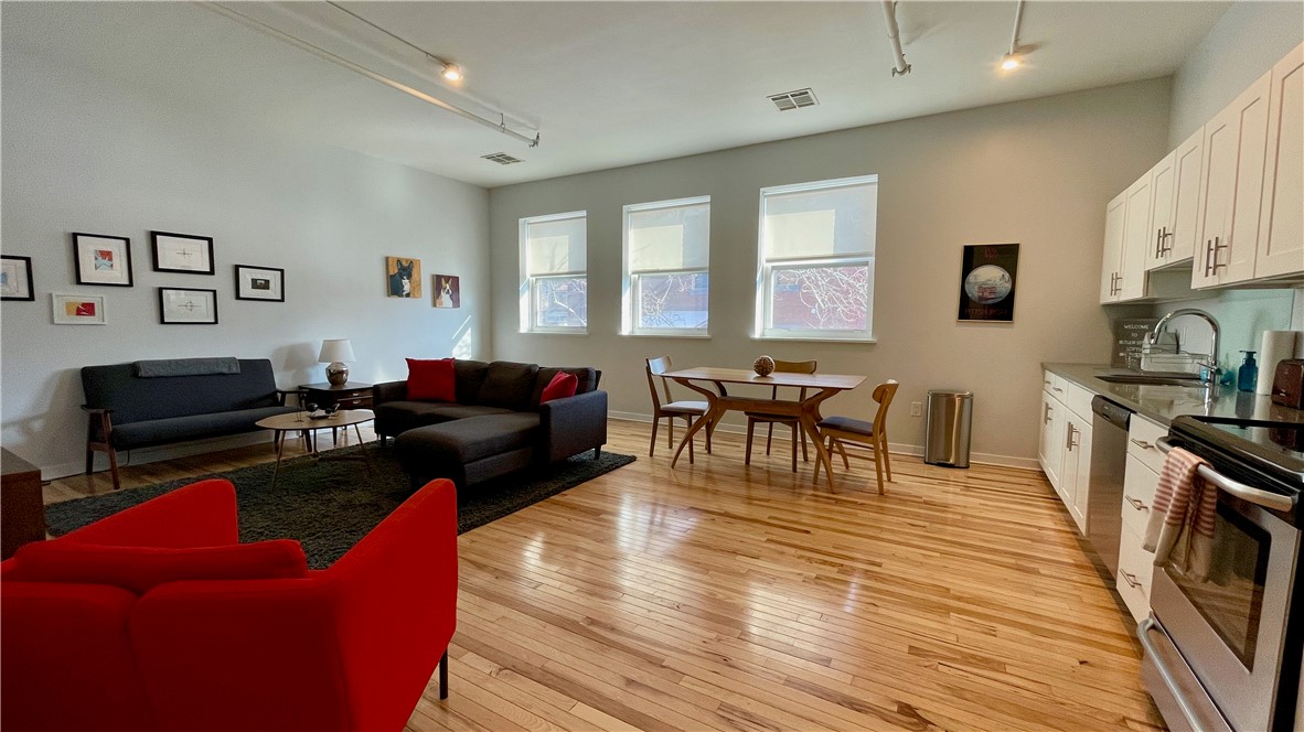 Lawrenceville, Pennsylvania 15201, United States, 2 Bedrooms Bedrooms, ,2 BathroomsBathrooms,Residential,Active,16996