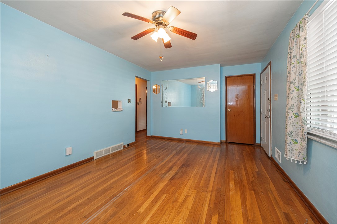 Bridgeville, Pennsylvania 15017, United States, 2 Bedrooms Bedrooms, ,2 BathroomsBathrooms,Residential,Contingent,194251