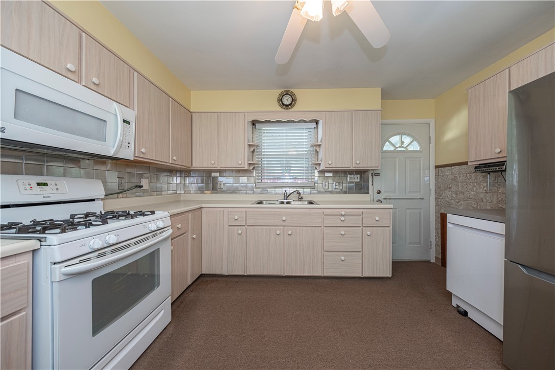 Bridgeville, Pennsylvania 15017, United States, 2 Bedrooms Bedrooms, ,2 BathroomsBathrooms,Residential,Contingent,194251