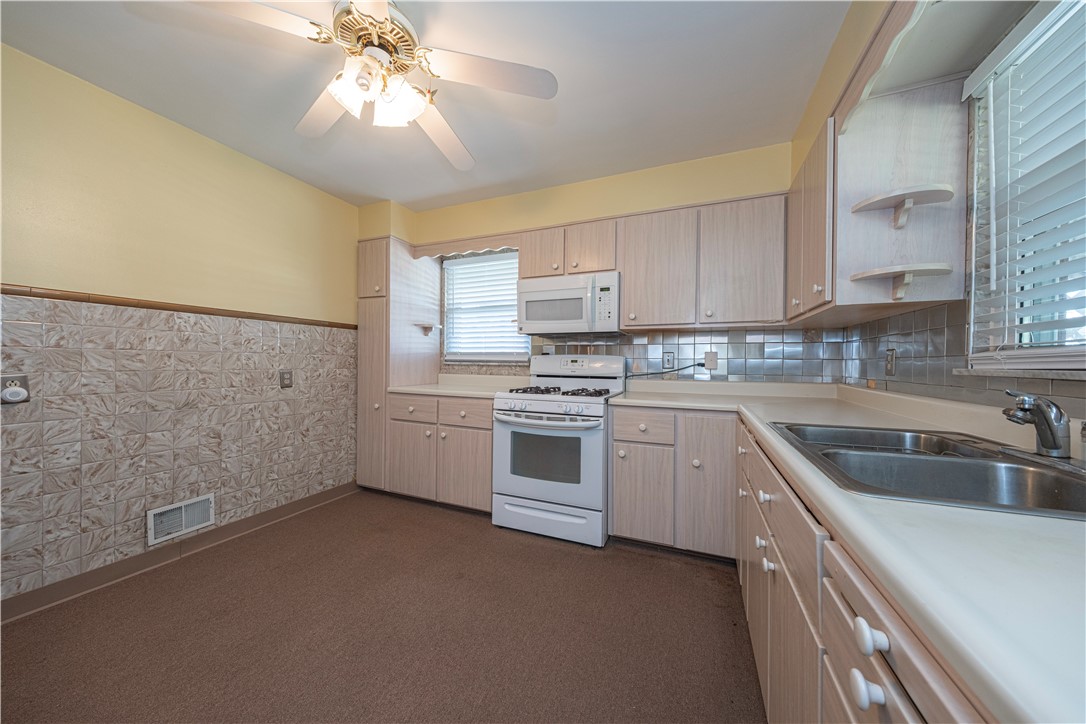 Bridgeville, Pennsylvania 15017, United States, 2 Bedrooms Bedrooms, ,2 BathroomsBathrooms,Residential,Contingent,194251