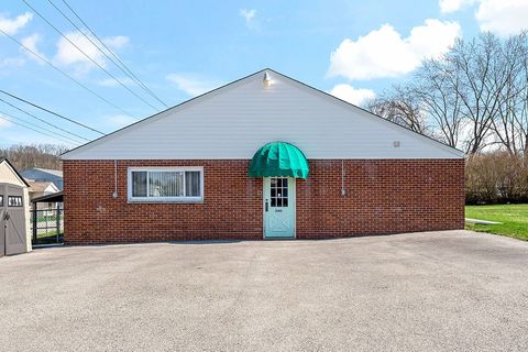 Photo of 3140 Oregon Dr, New Kensington, PA 15068 (MLS # 1743004)