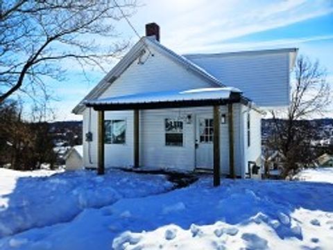 Photo of 806 Ridge Ave, Jeannette, PA 15644 (MLS # 1739051)