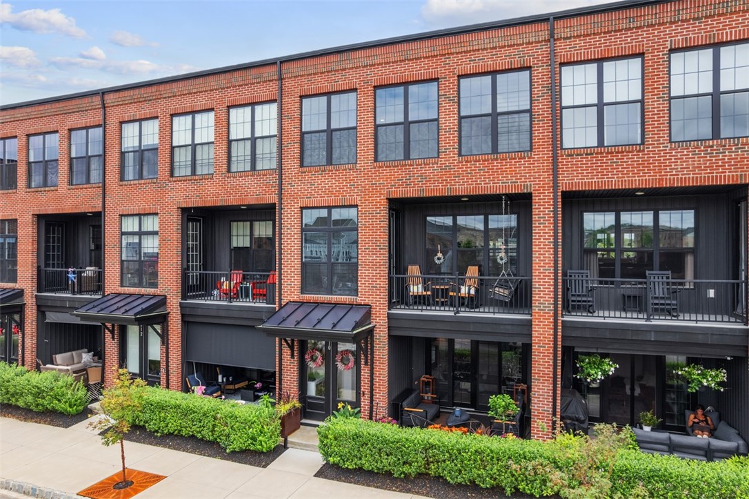 210 Main St