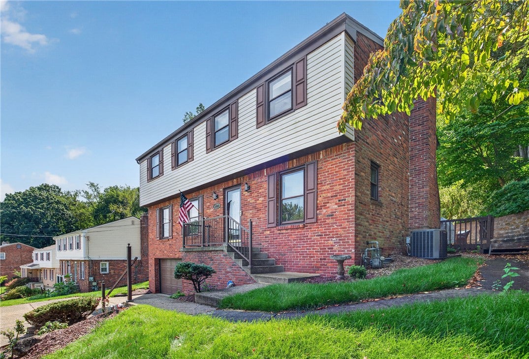 1024 Surrey Woods Rd