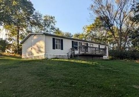 Photo of 52 Bluff St, New Castle, PA 16101 (MLS # 1724389)