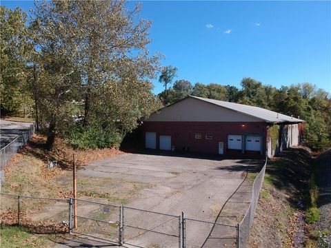 Photo of 120 E Penn St, Uniontown, PA 15401 (MLS # 1735707)