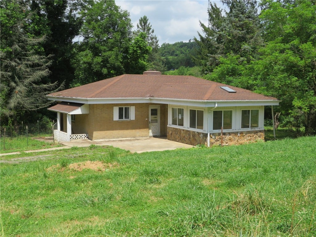 16 Old Pittsburgh Ln