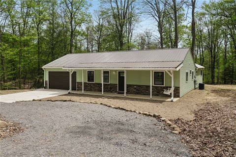 Photo of 114 Wood St, New Castle, PA 16102 (MLS # 1752409)