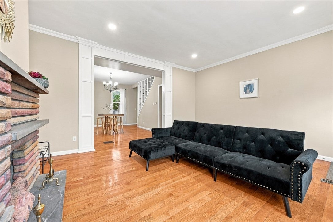 1820 Sarah St