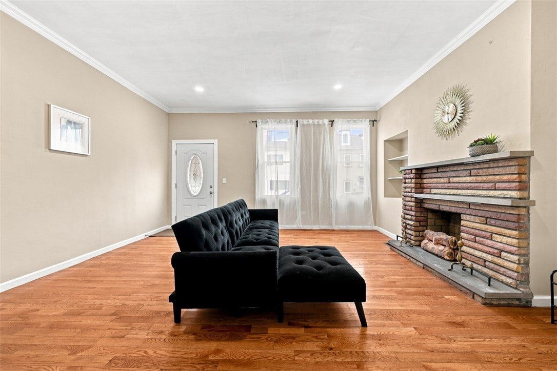 1820 Sarah St