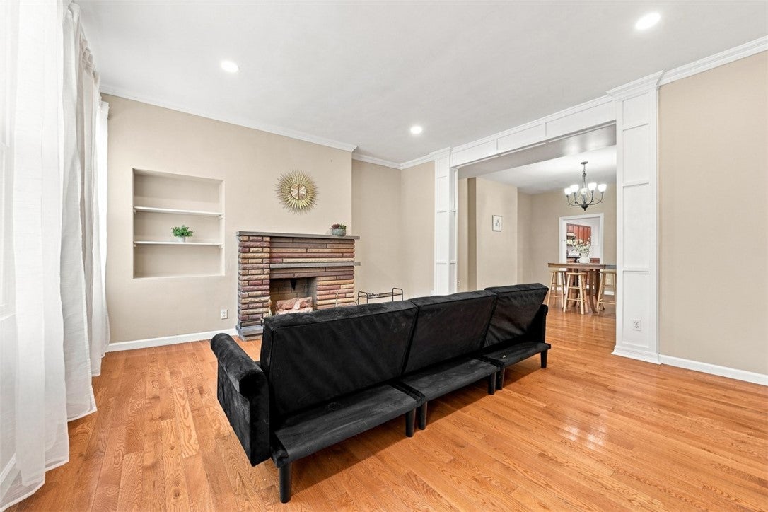1820 Sarah St