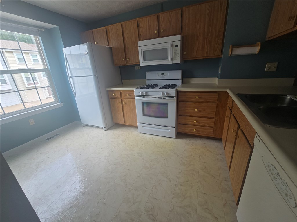 Baldwin Twp, Pennsylvania 15227, United States, 2 Bedrooms Bedrooms, ,2 BathroomsBathrooms,Residential,Active,170124