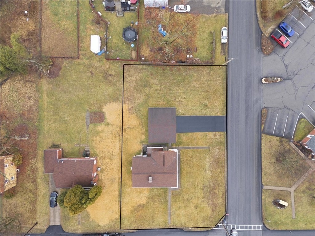 2039 Circle Drive+3 Car Garage